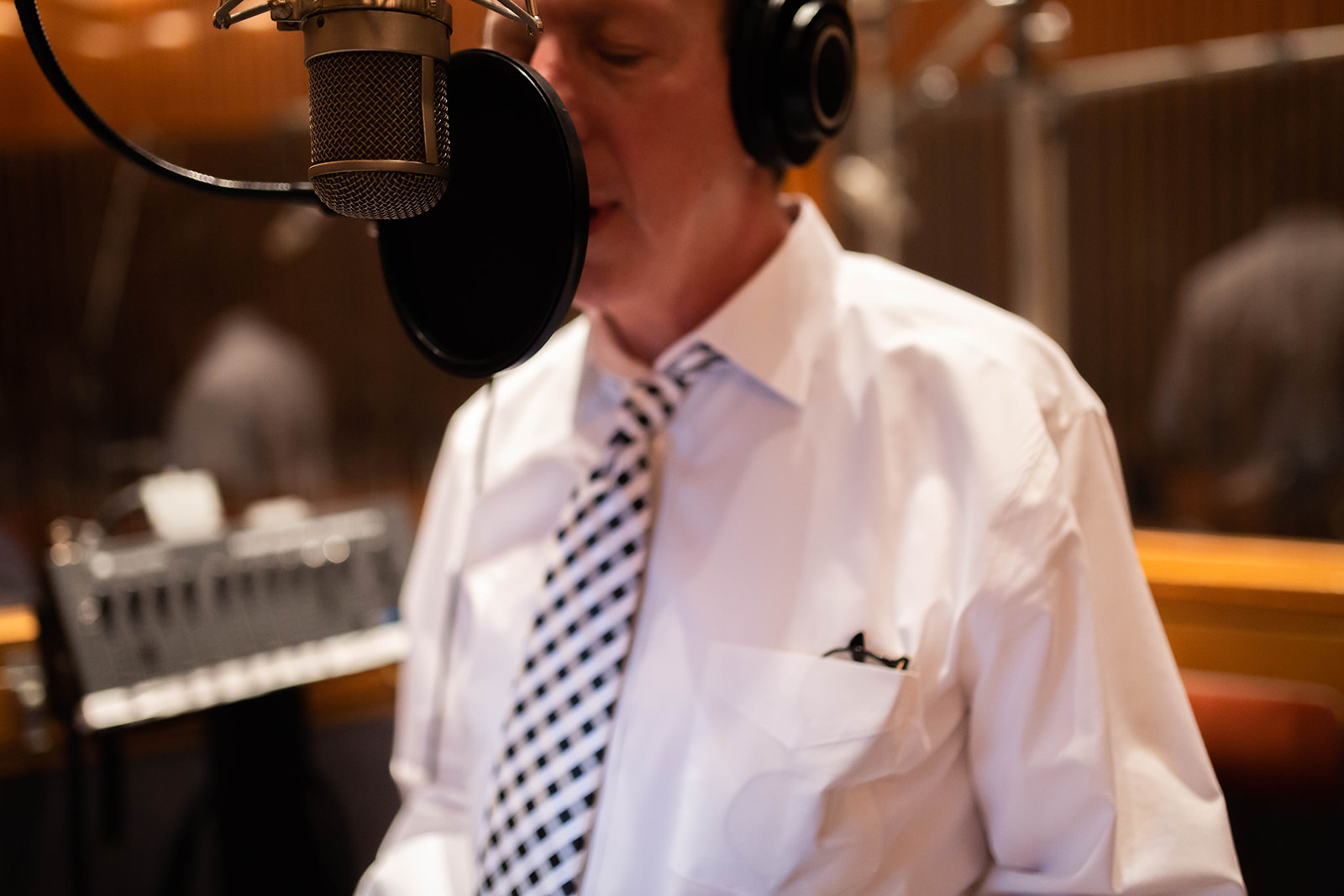 Capitol Records recording session, Sinatra Style Singer Los Angeles, Big Band Vocalist, Mark Downing